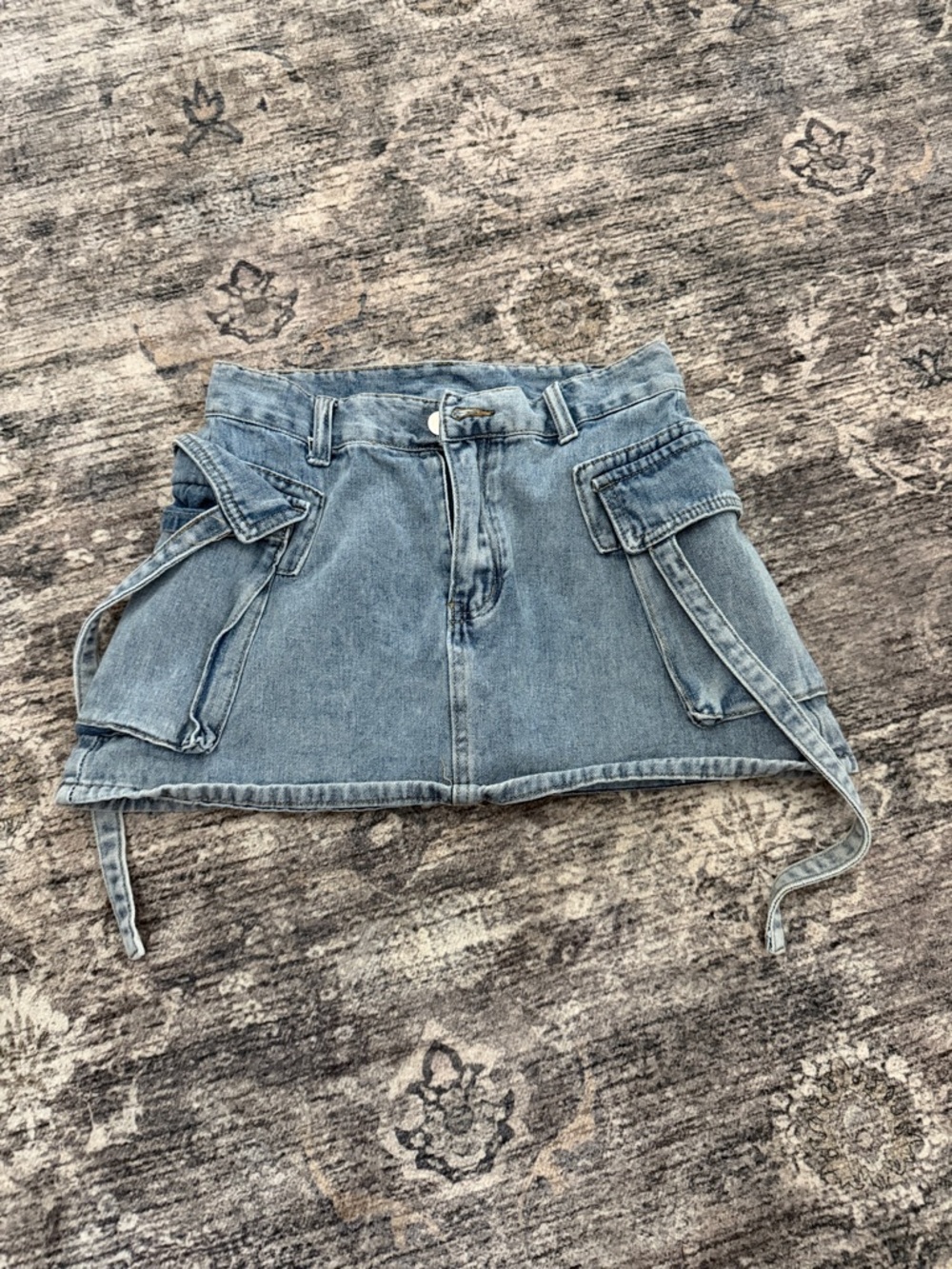 SHEIN Light Blue Denim Mini Skirt with Utility Pockets